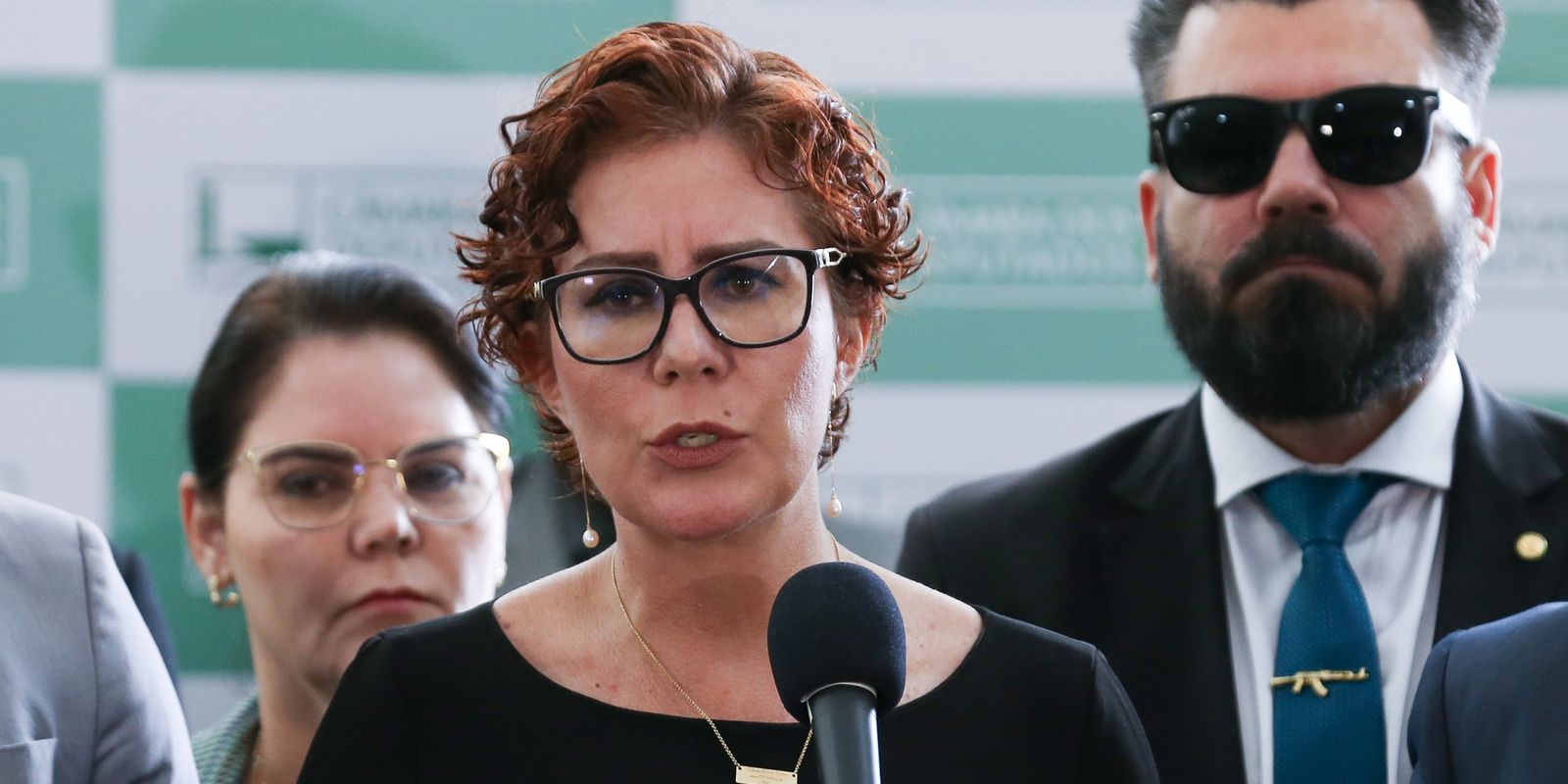 Moraes nega suspensão de processo contra Carla Zambelli